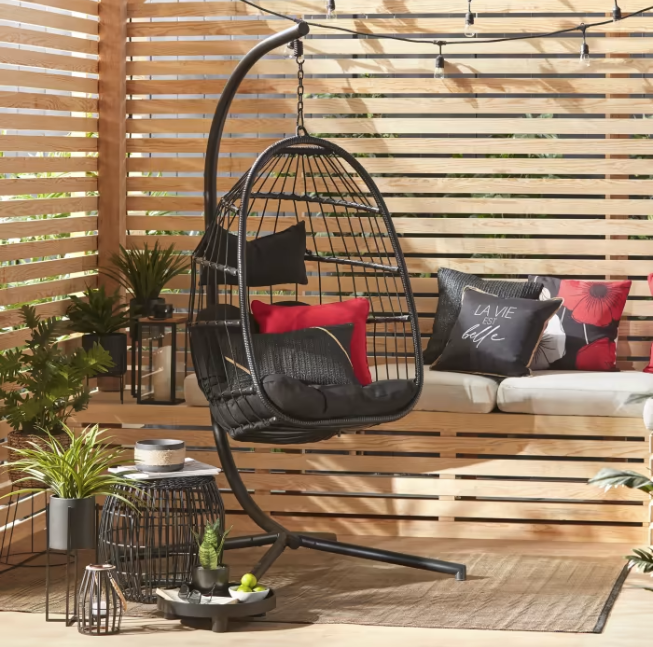 Fauteuil suspendu THIERY en résine tressée noire et coussin gris