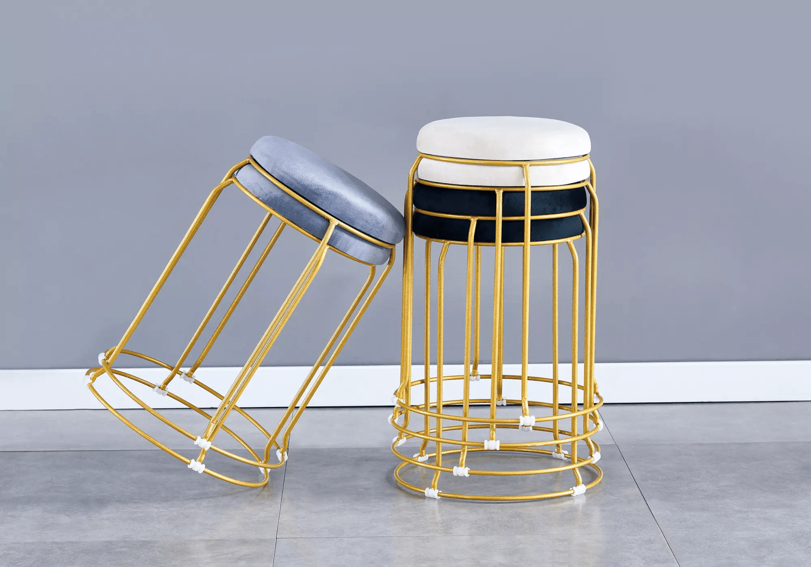 Tabouret PAOLA doré empilable en velours